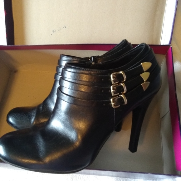 In box fioni heels NWOT - Picture 6 of 6